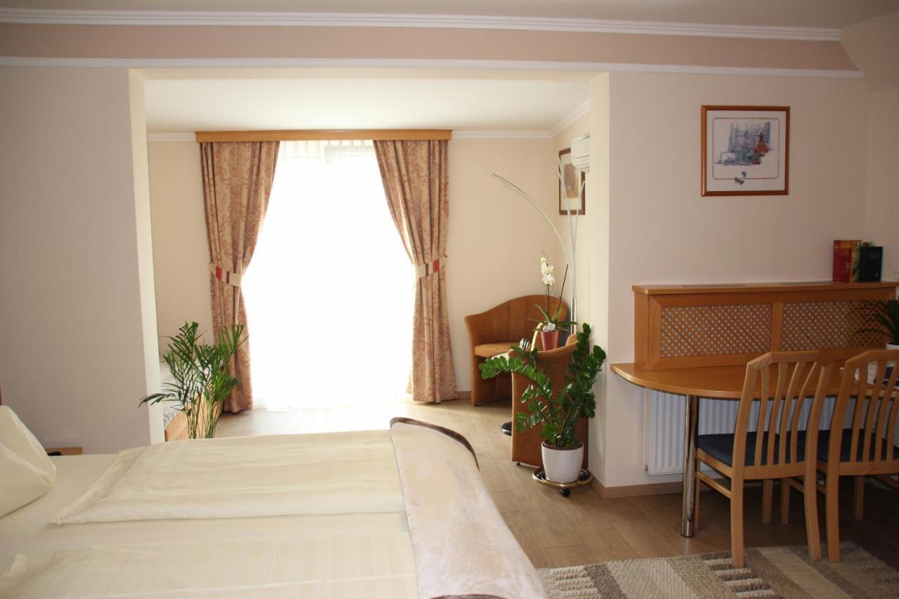 ליבניץ Hotel Lang מראה חיצוני תמונה